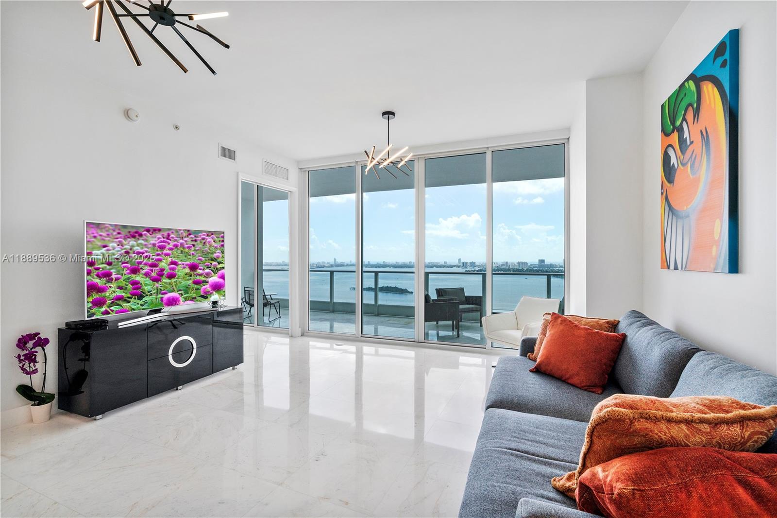 image Paramount Bay2