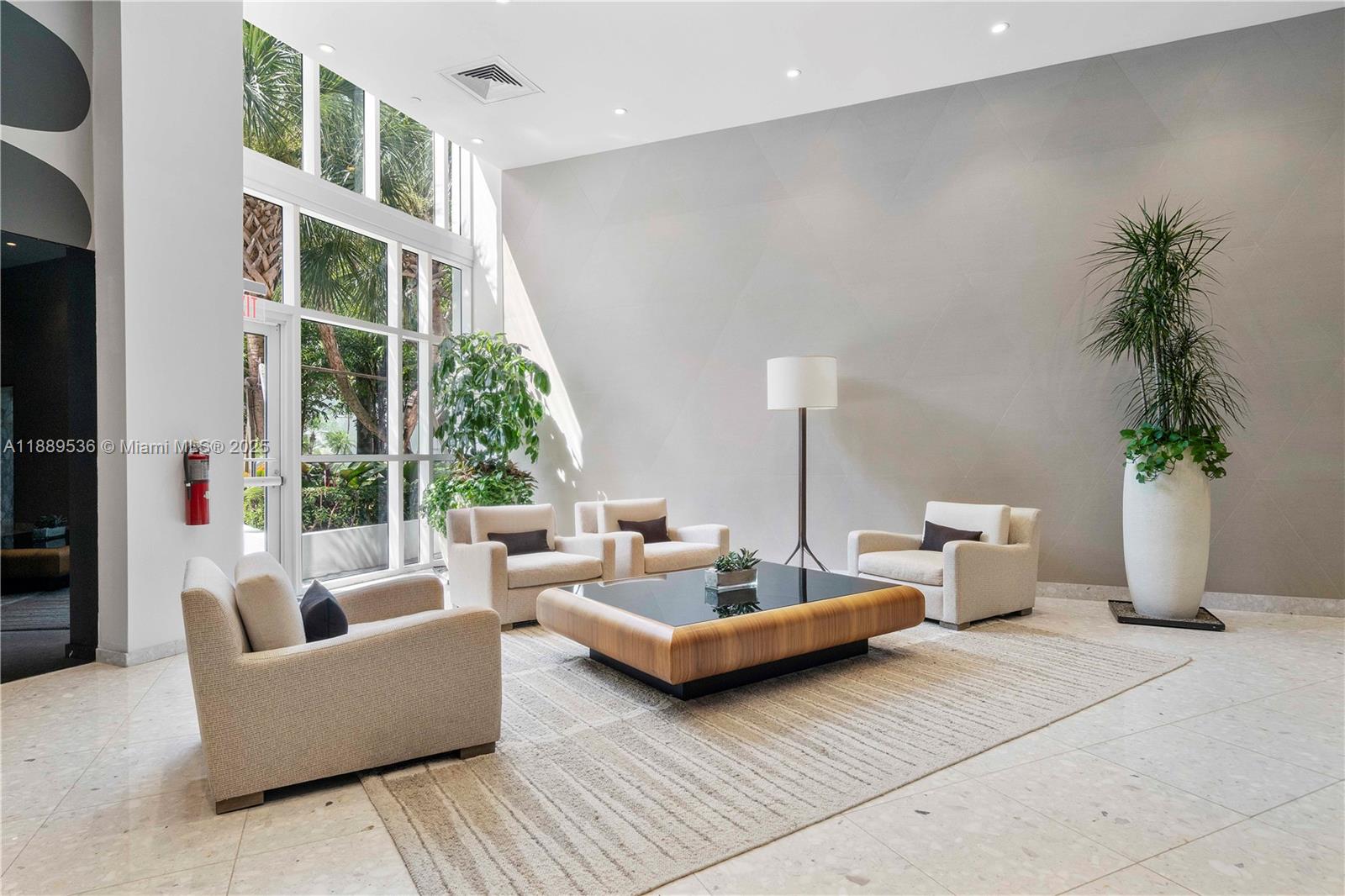 image Paramount Bay30