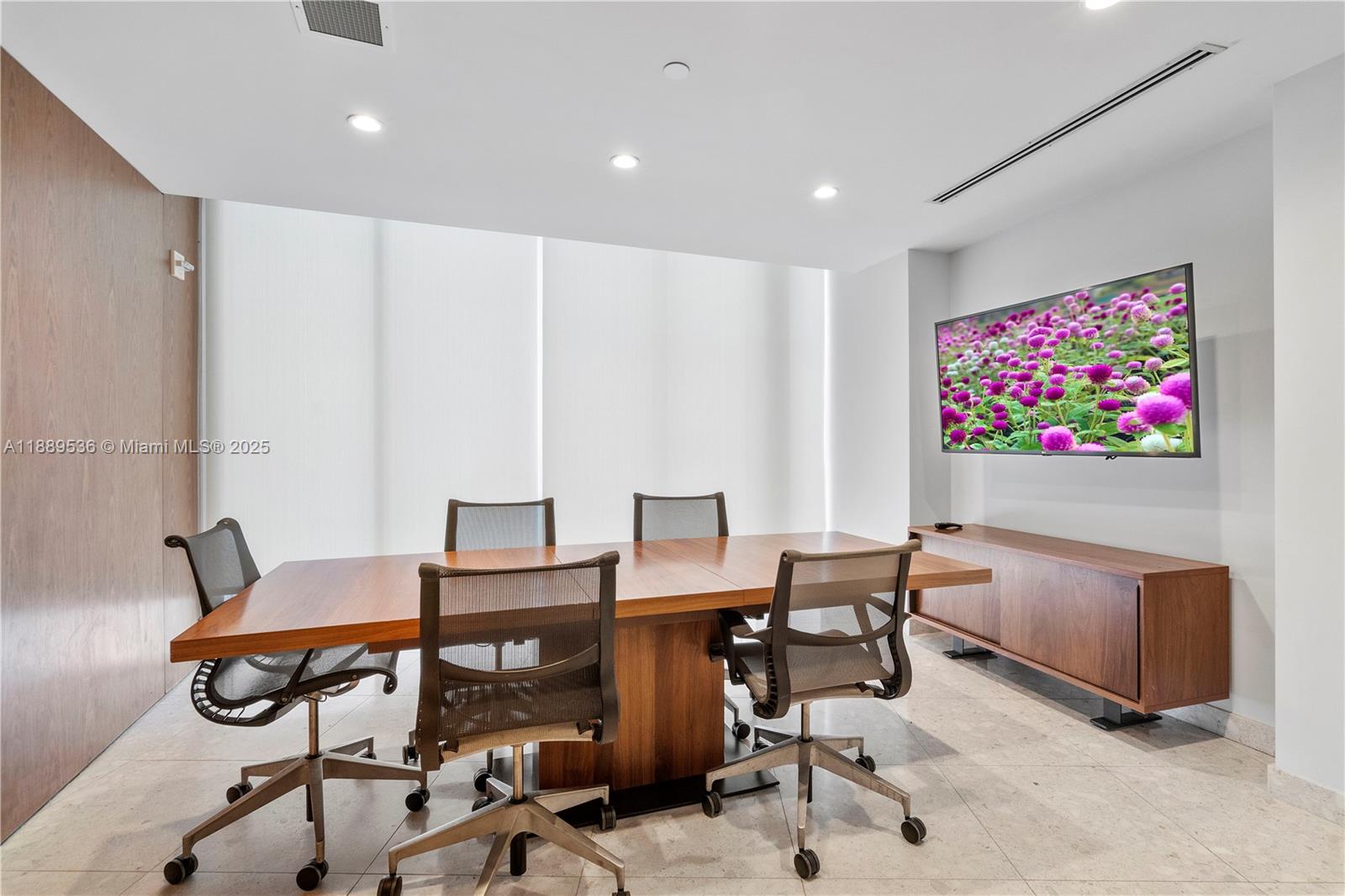 image Paramount Bay31