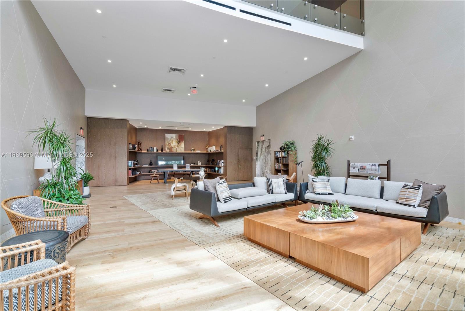 image Paramount Bay32