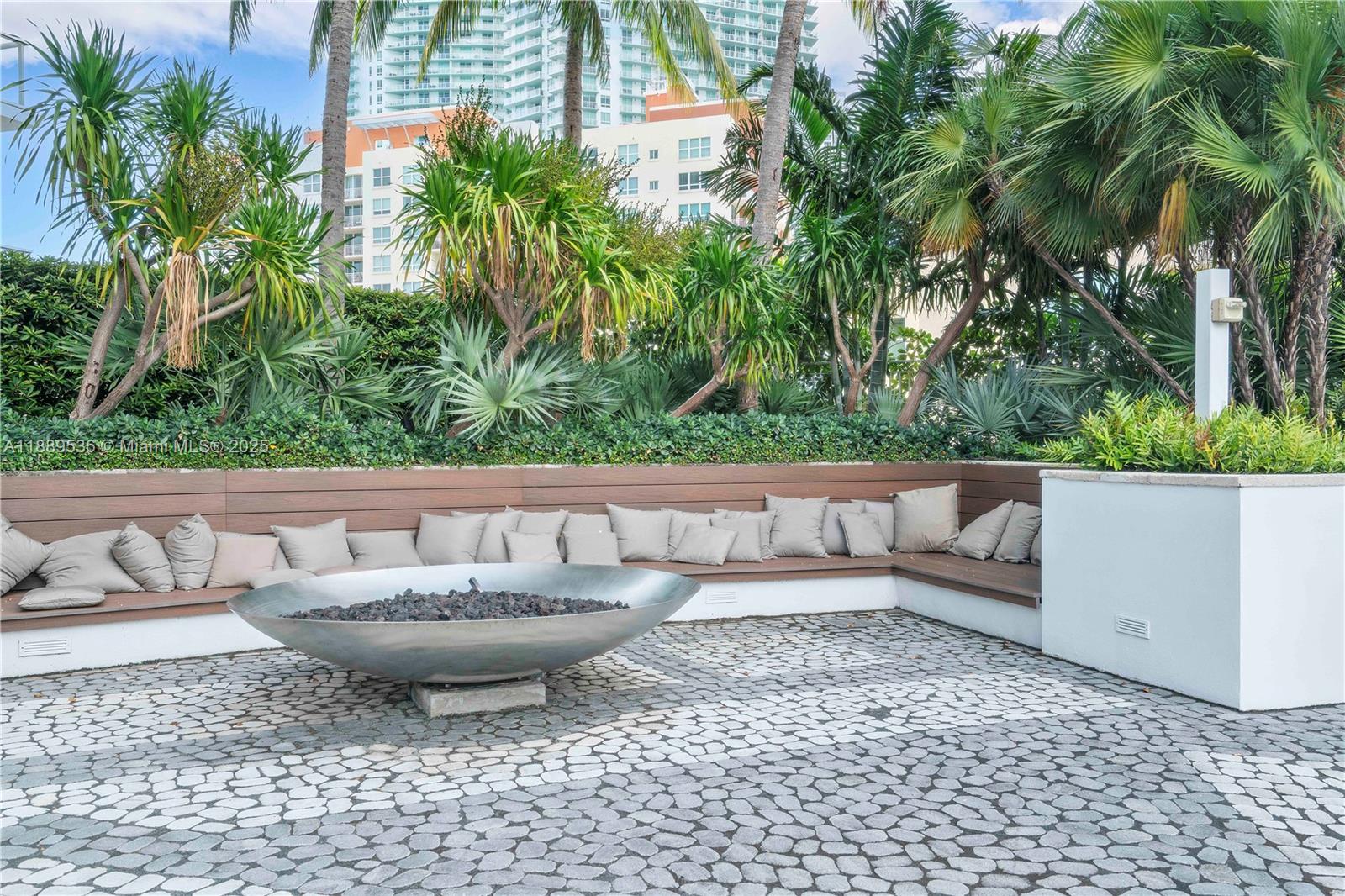 image Paramount Bay39