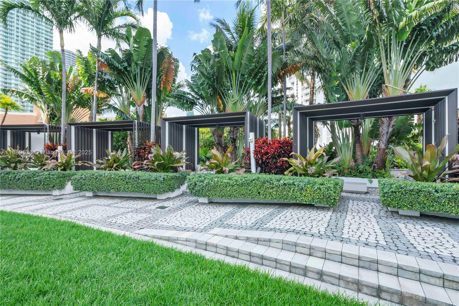 image Paramount Bay40