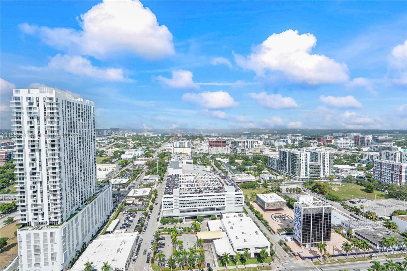 image Paramount Bay70