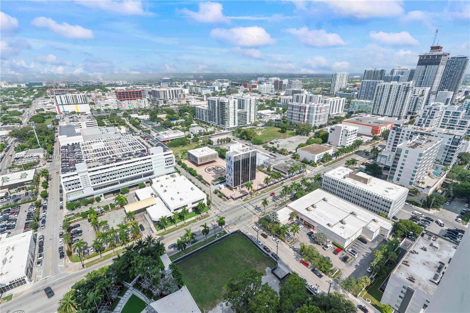 image Paramount Bay71