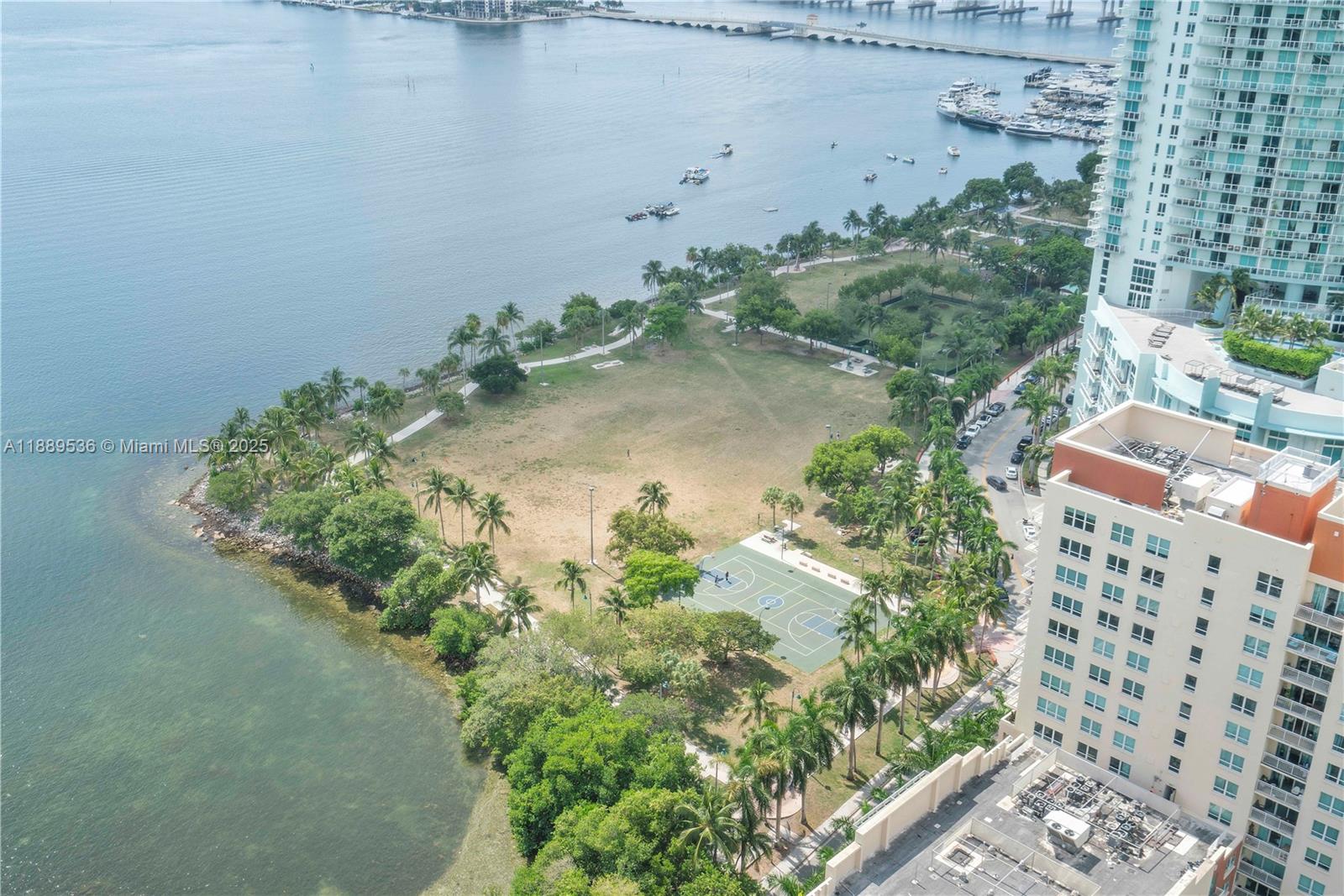 image Paramount Bay72