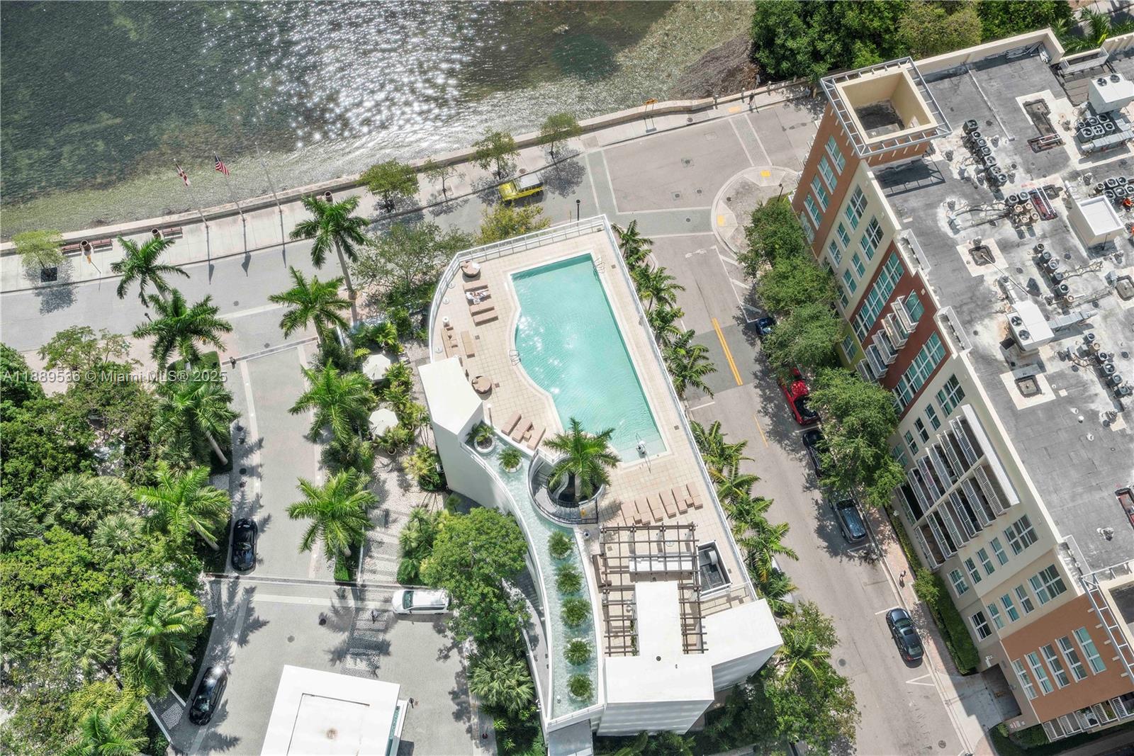 image Paramount Bay73