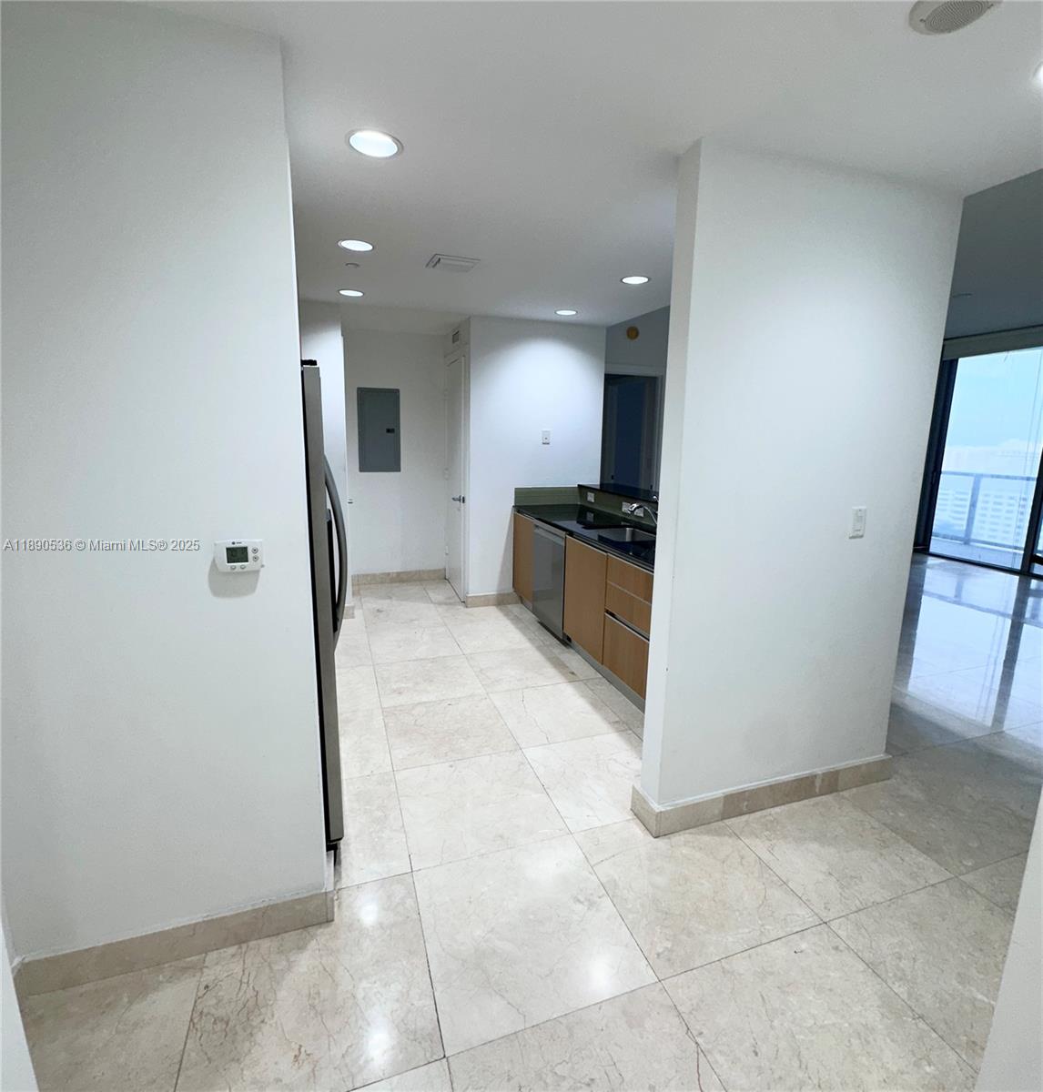 1050 Brickell Ave #2202