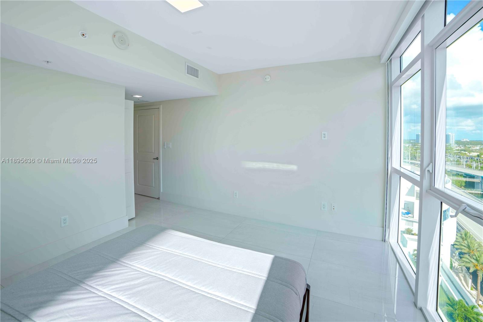 image 400 Sunny Isles Residence16