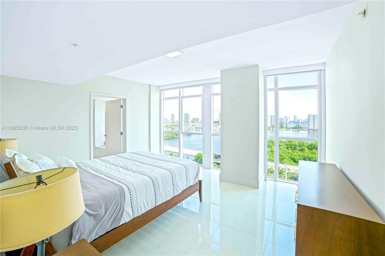 image 400 Sunny Isles Residence17