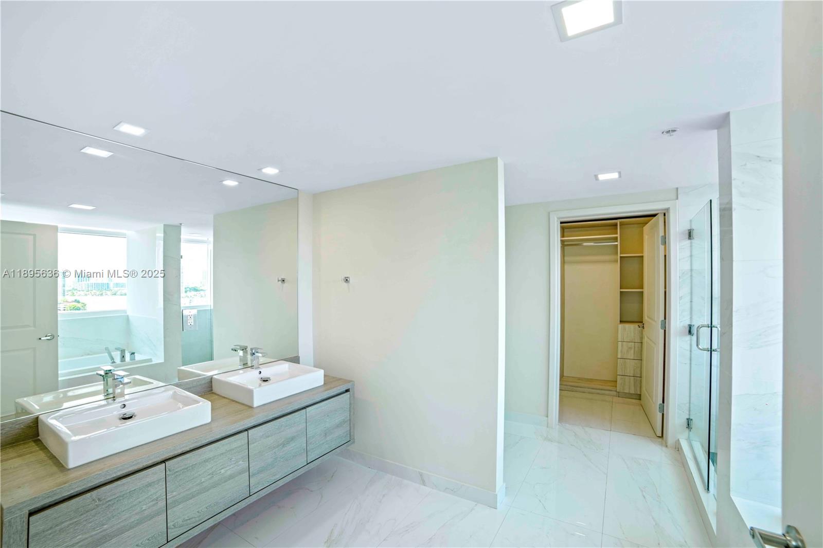 image 400 Sunny Isles Residence21