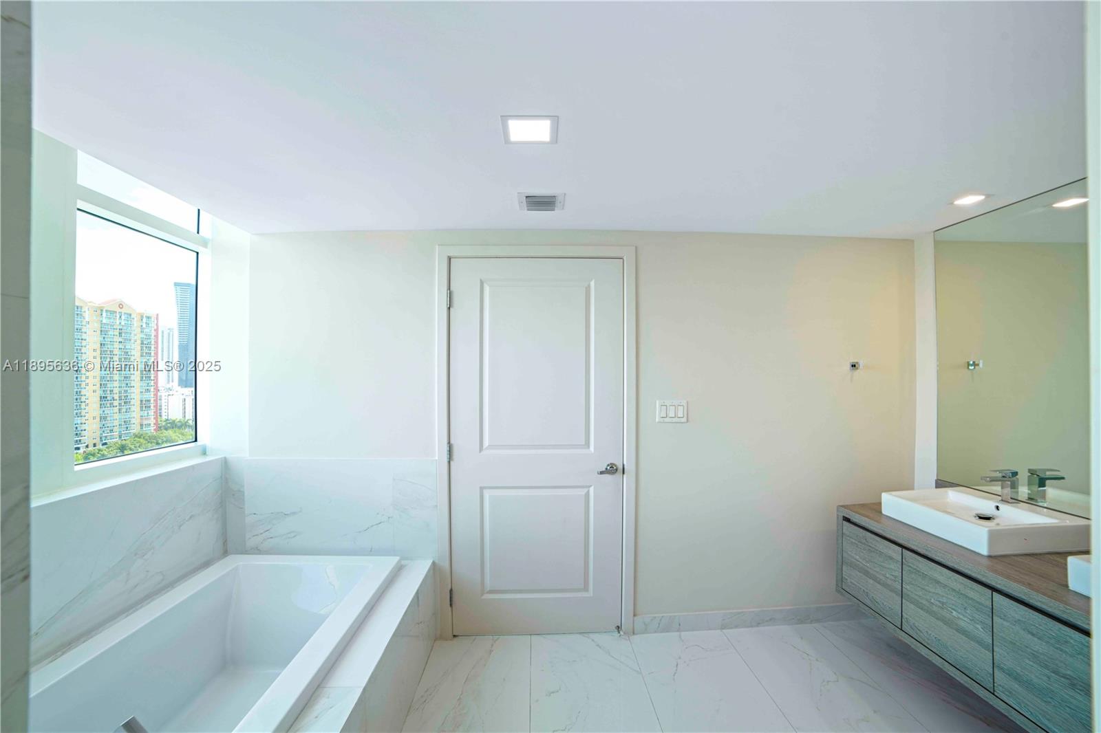 image 400 Sunny Isles Residence23