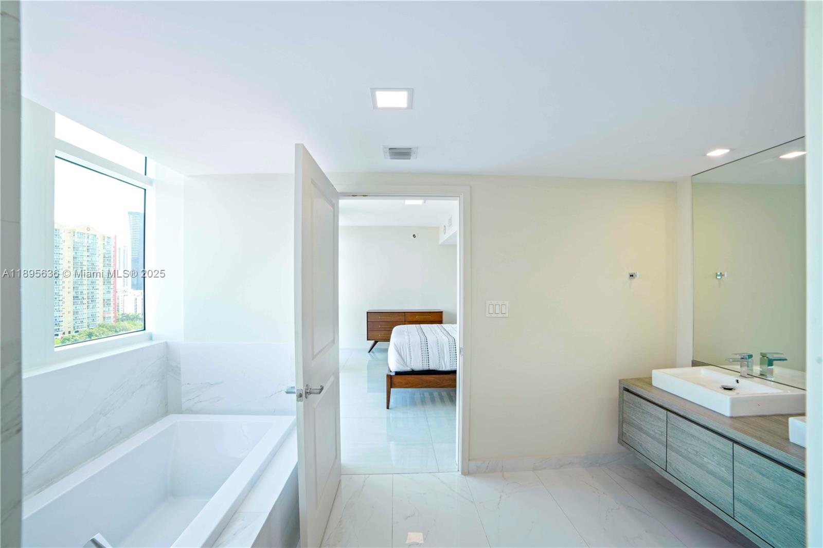 image 400 Sunny Isles Residence24