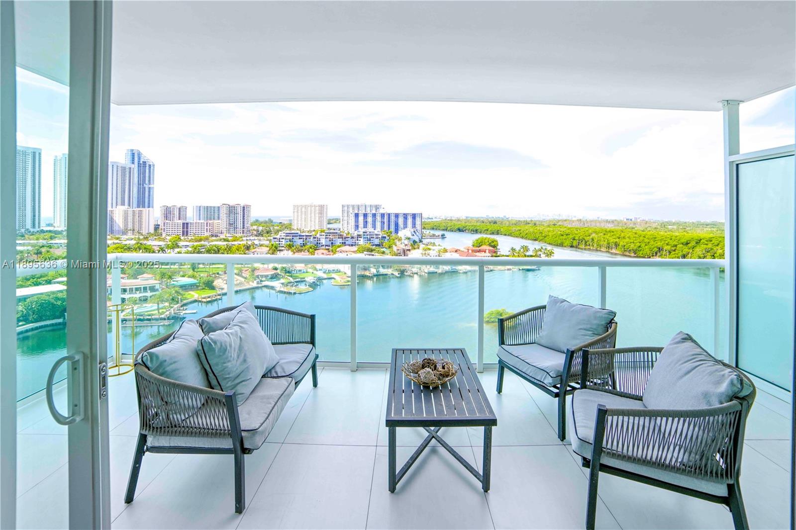 image 400 Sunny Isles Residence37