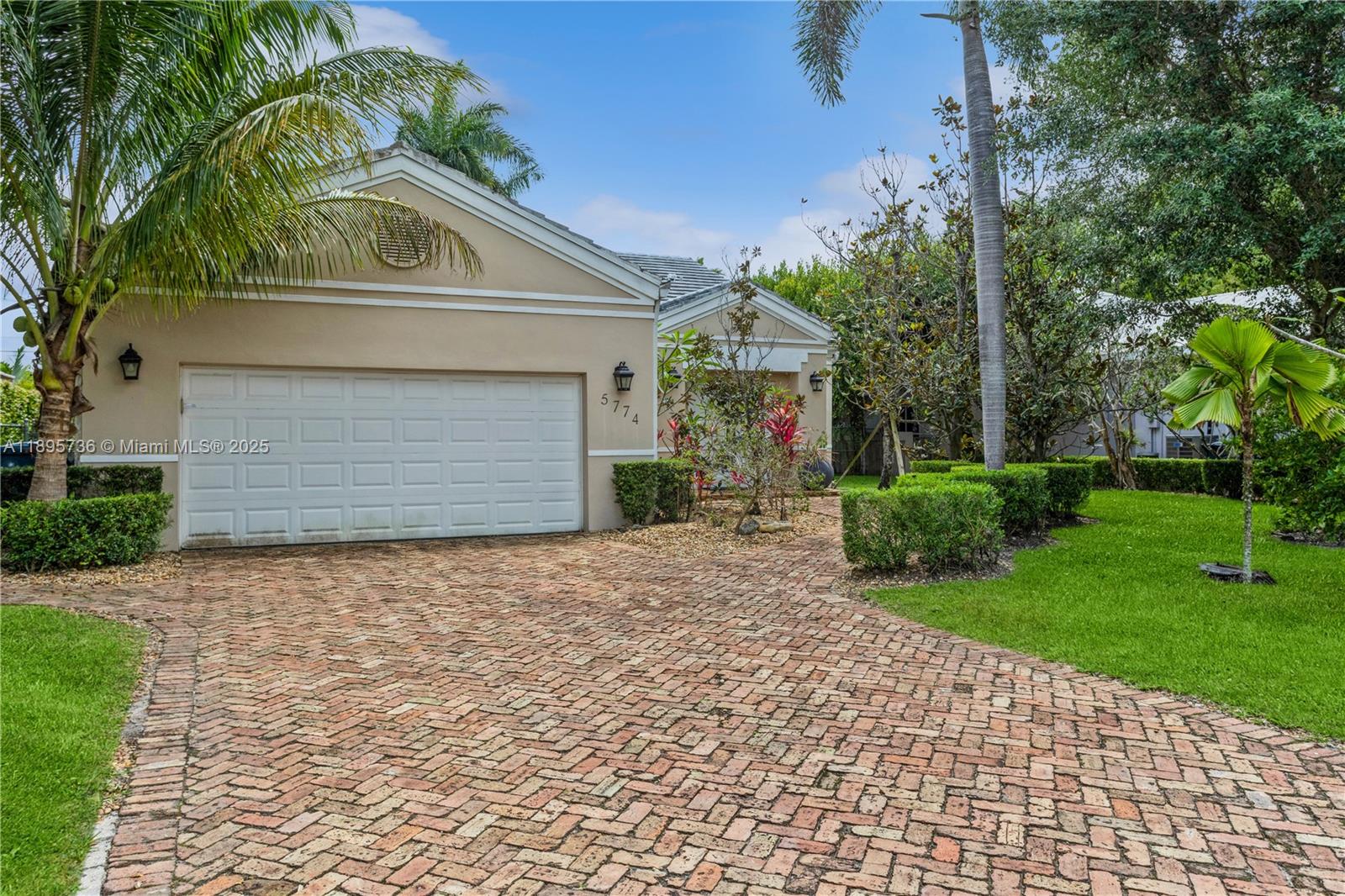 5774 SW 76th Ter South Miami, FL 33143