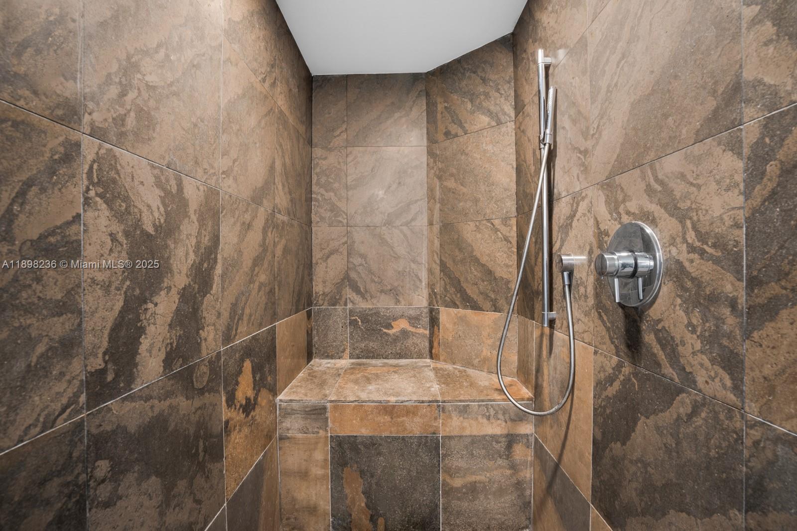 image Icon Brickell13