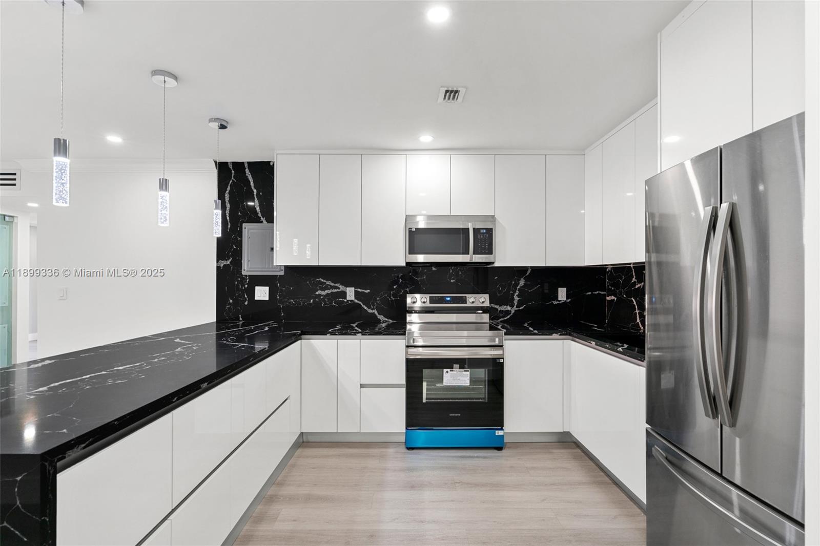 9405 SW 76th St #Y11