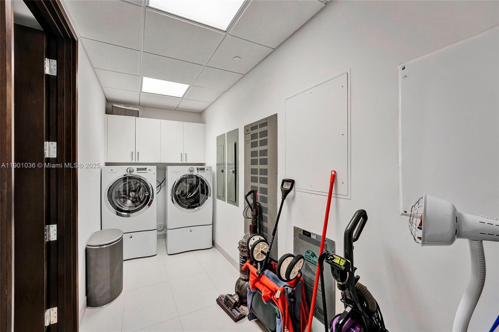 17749 Collins #1402 Sunny Isles Beach, FL 33160