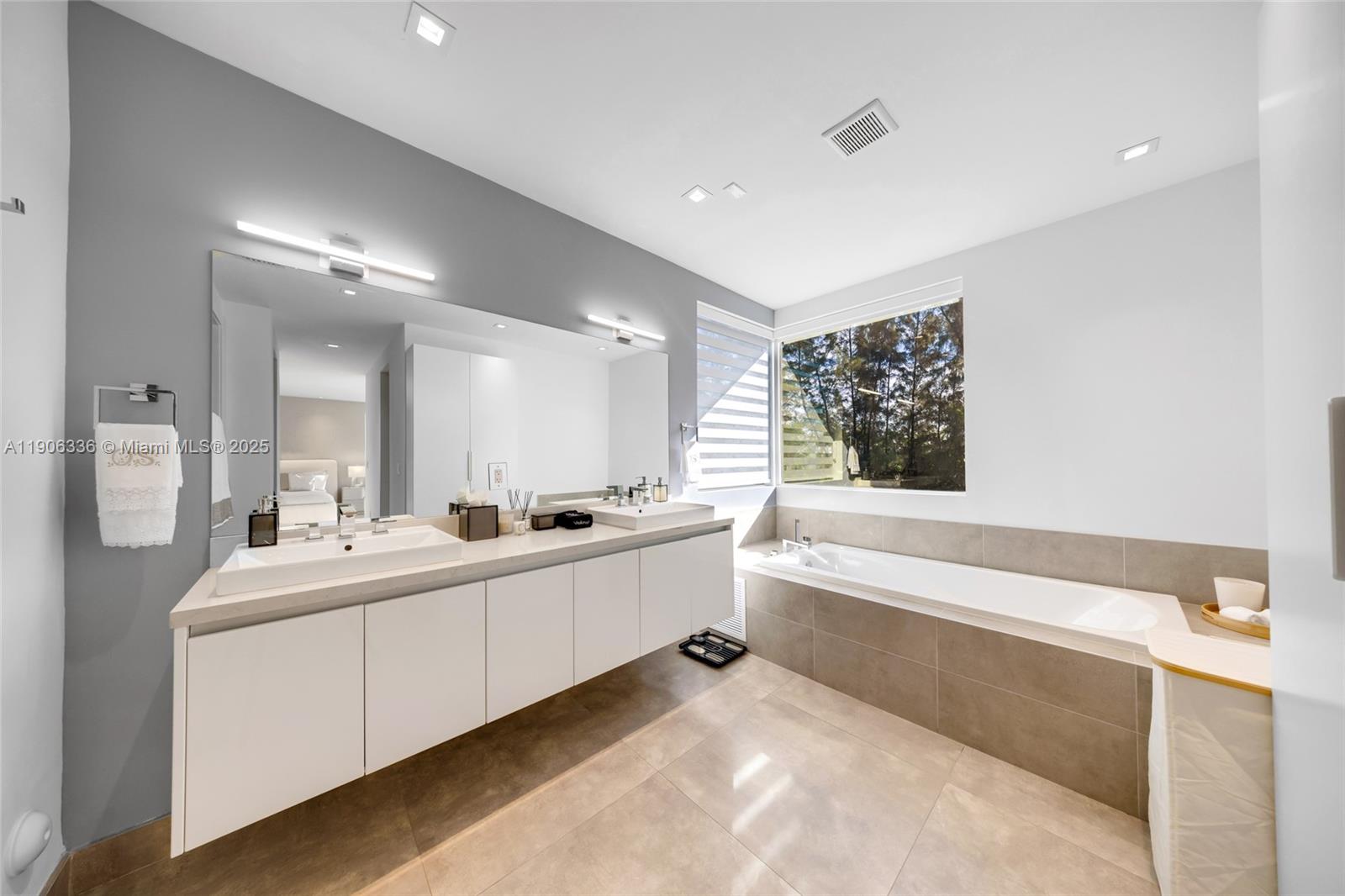 7541 NW 97th Ct Doral, FL 33178