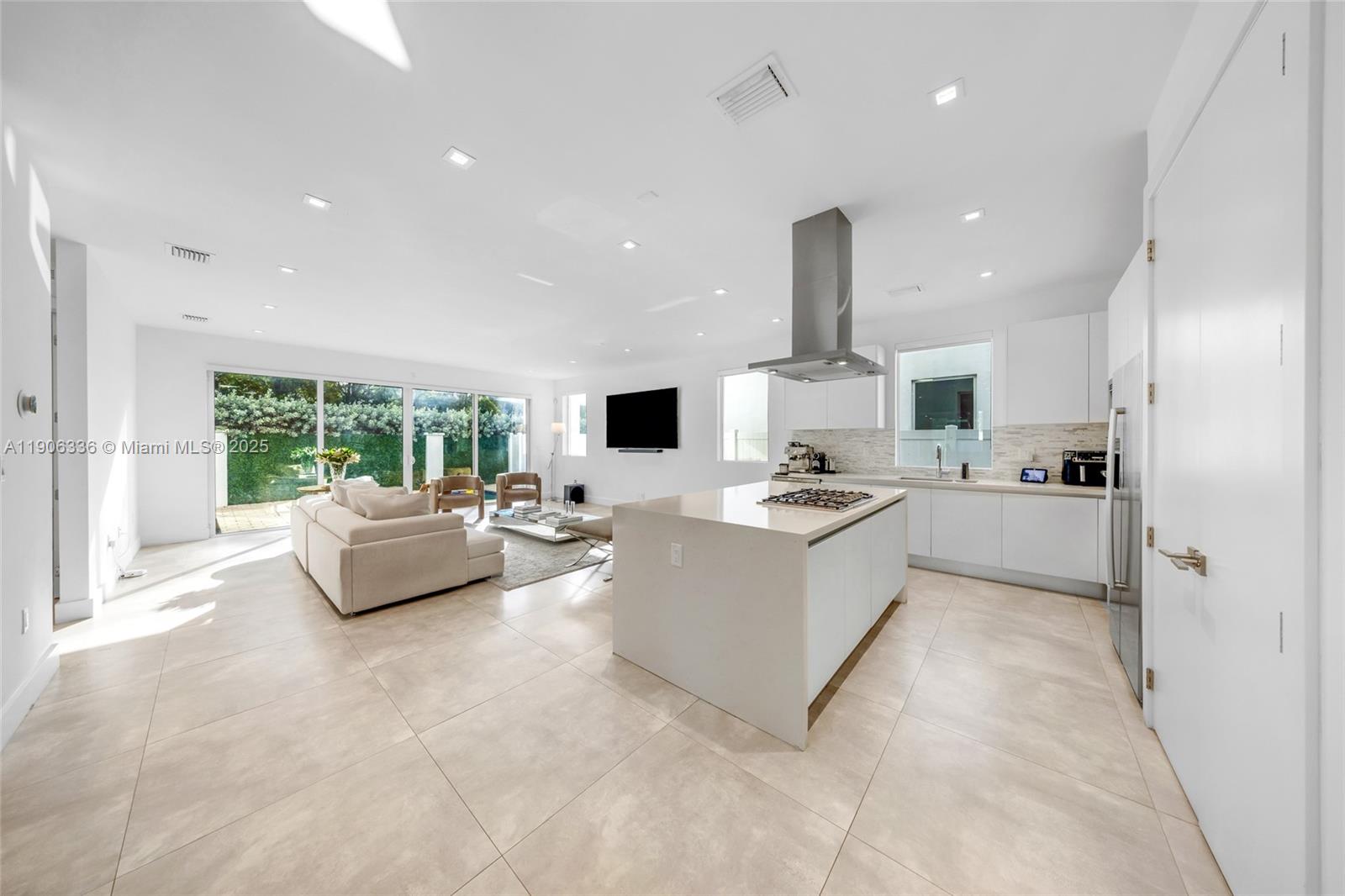 7541 NW 97th Ct Doral, FL 33178