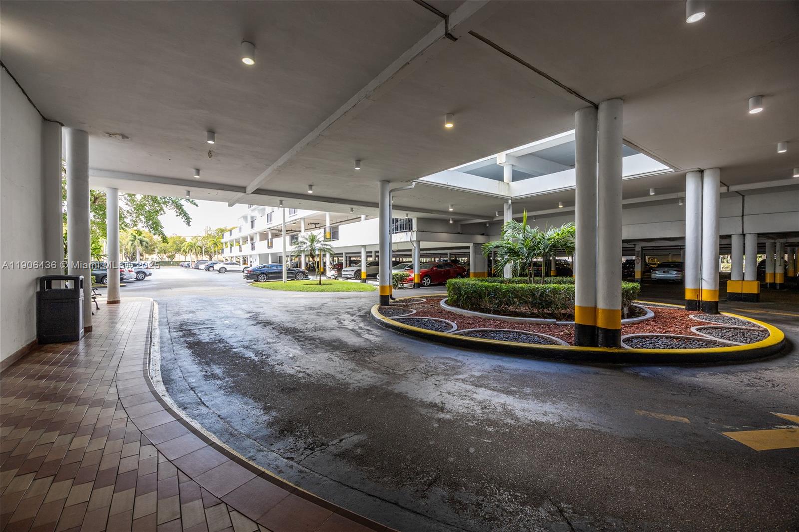 2750 NE 183rd St #2601 Aventura, FL 33160