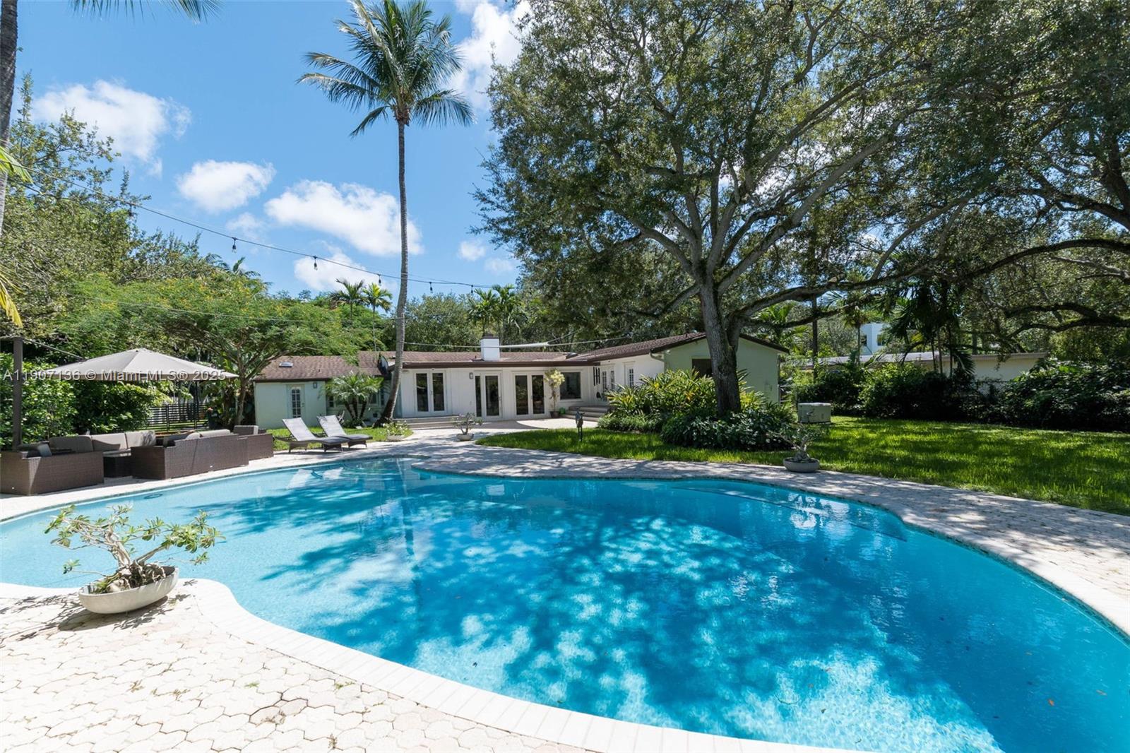 9240 SW 69th Ct Pinecrest, FL 33156