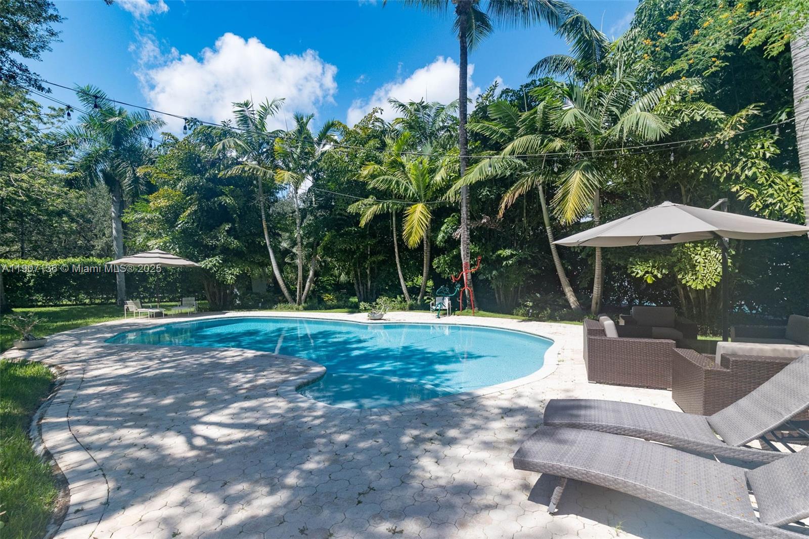 9240 SW 69th Ct Pinecrest, FL 33156