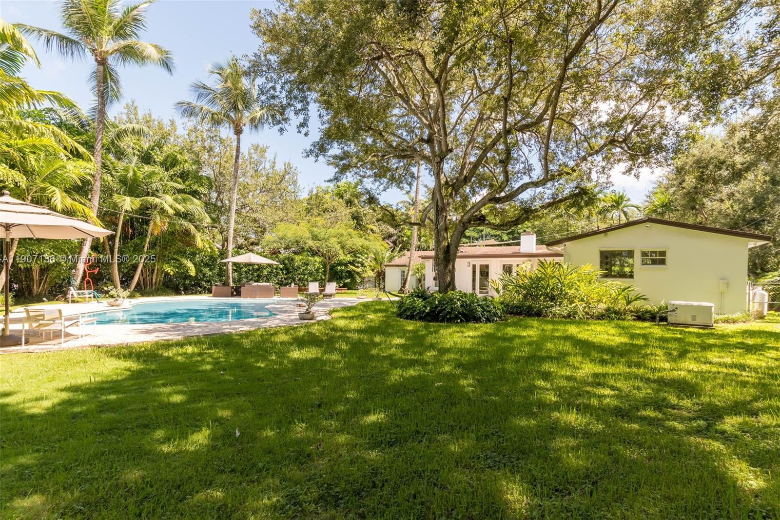 9240 SW 69th Ct Pinecrest, FL 33156