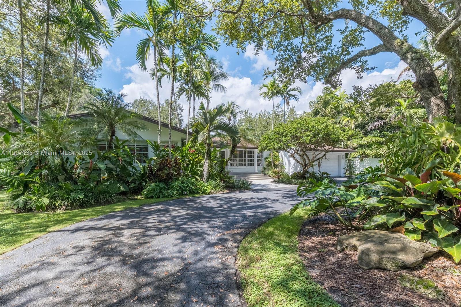 9240 SW 69th Ct Pinecrest, FL 33156