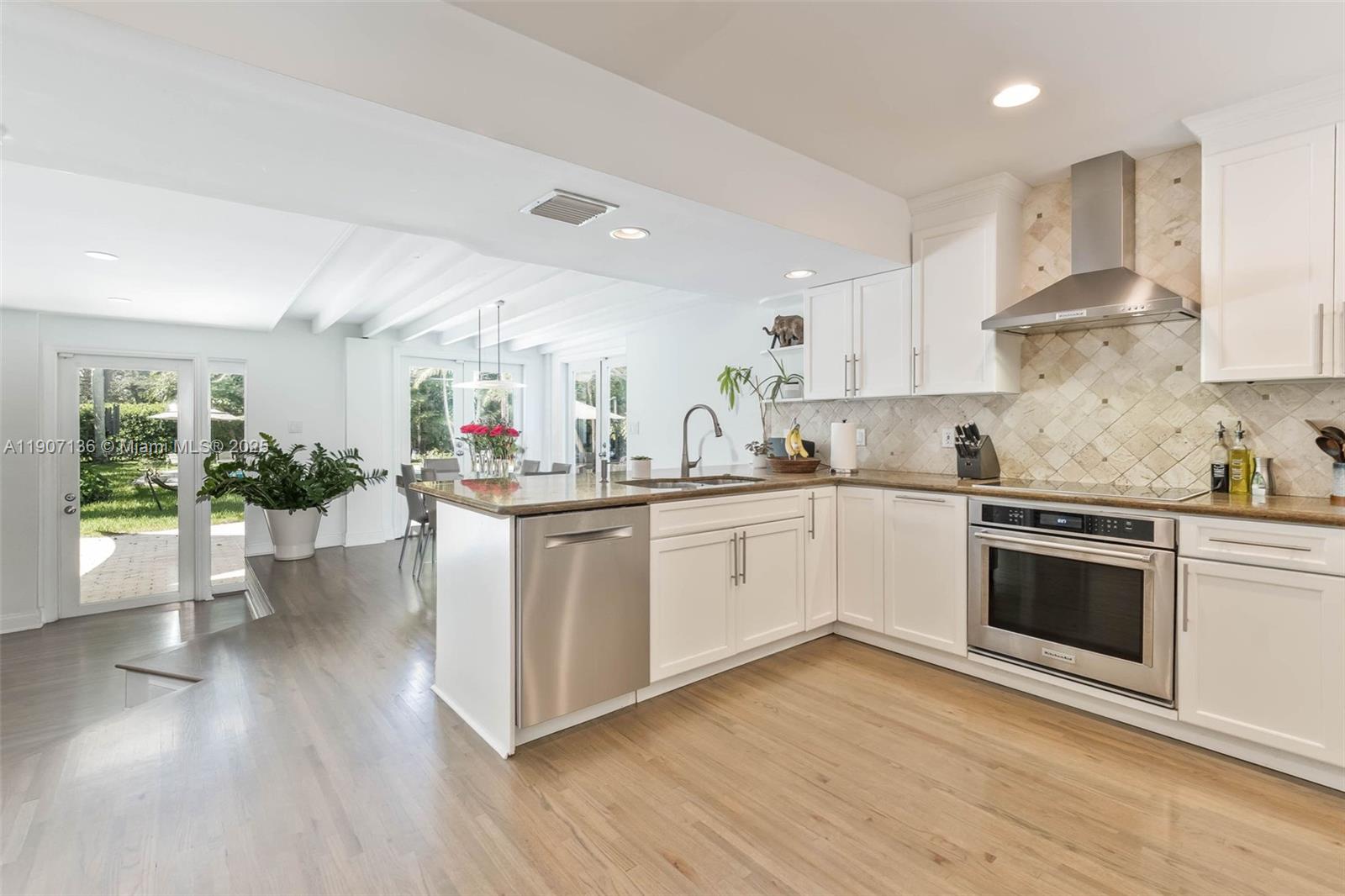 9240 SW 69th Ct Pinecrest, FL 33156