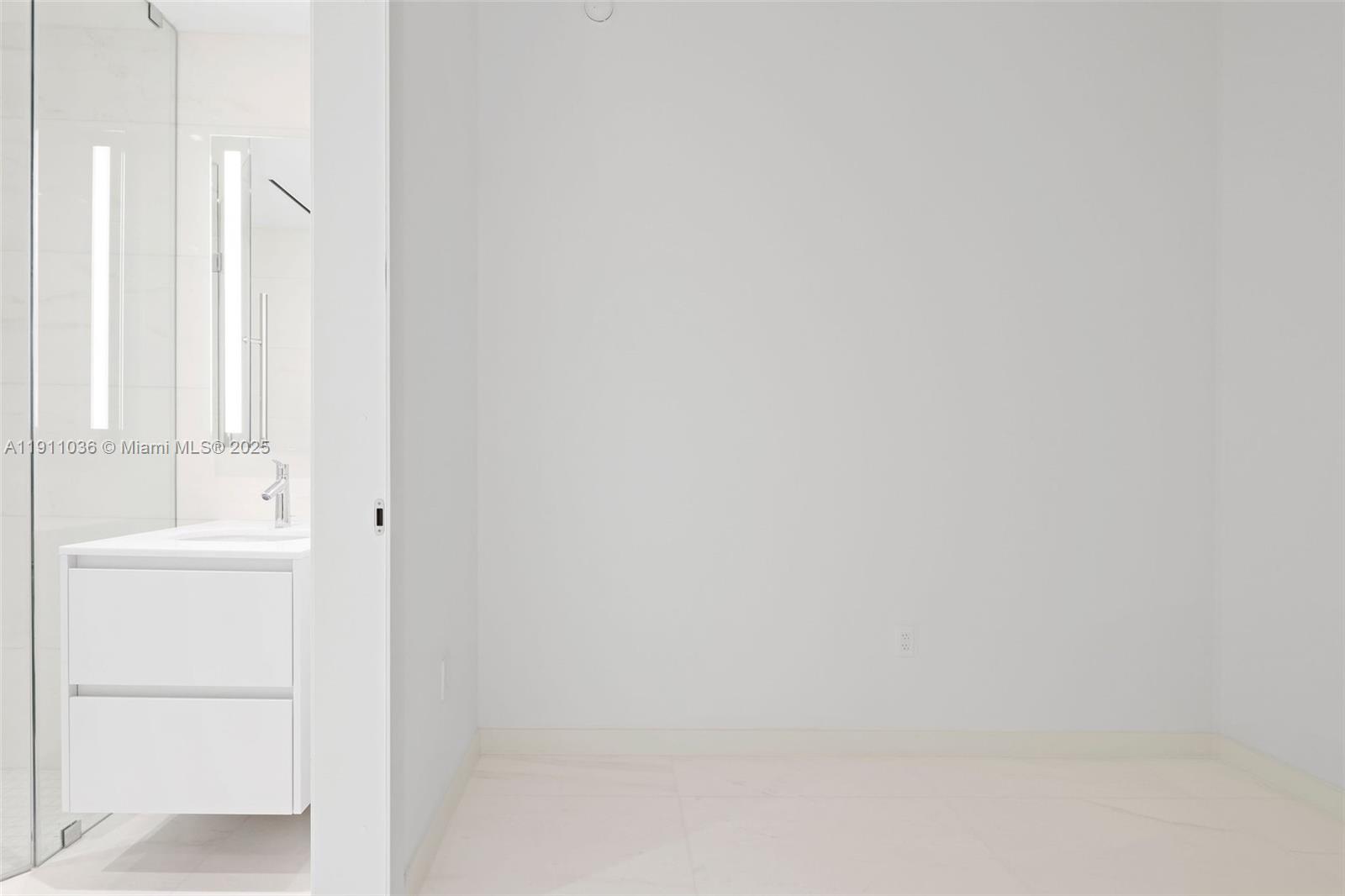 300 Biscayne Blvd Way #3404 Miami, FL 33131