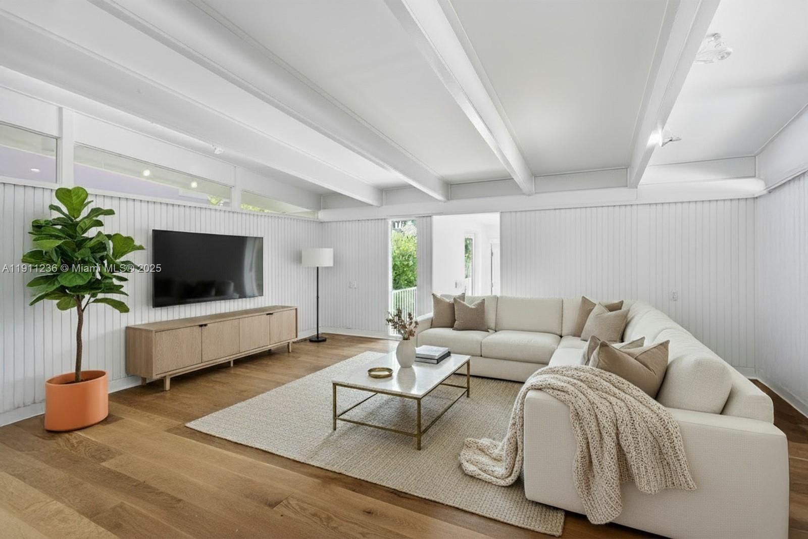 4 Harbor Pt Key Biscayne, FL 33149