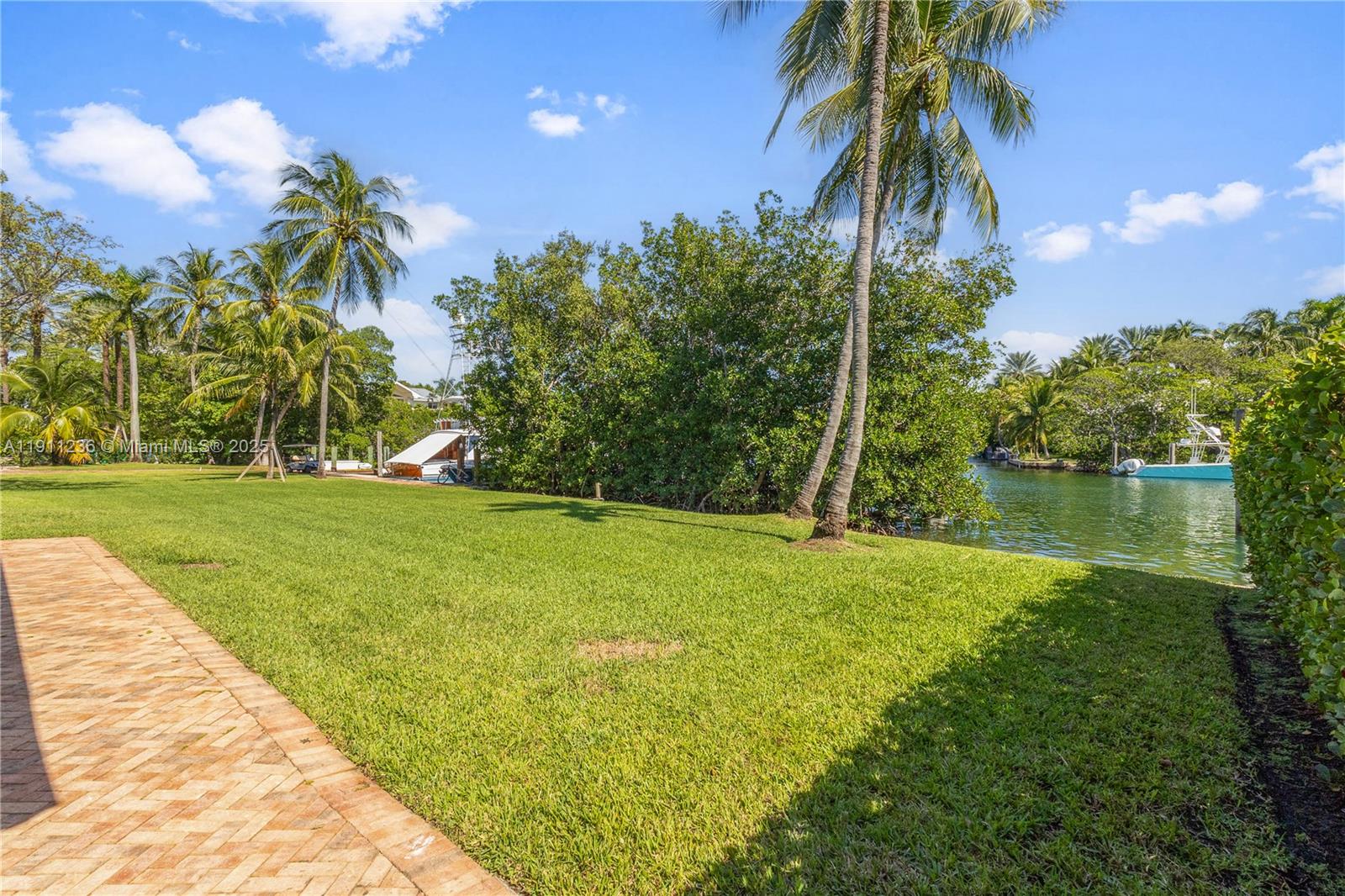 4 Harbor Pt Key Biscayne, FL 33149