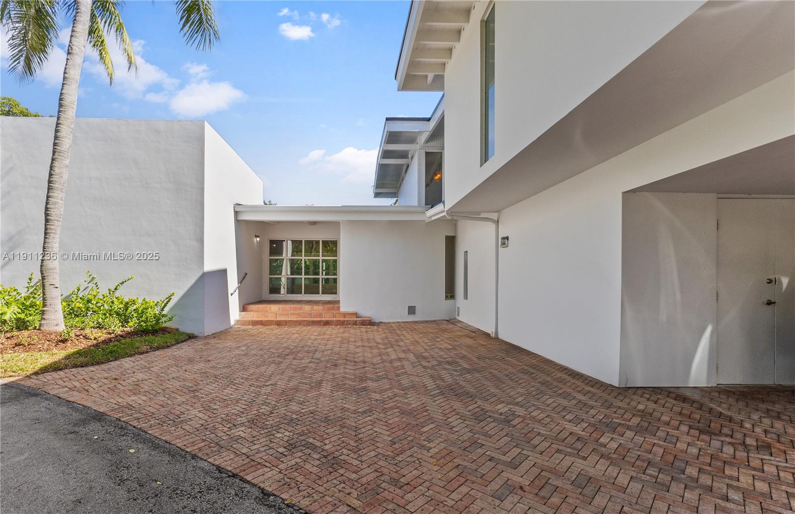 4 Harbor Pt Key Biscayne, FL 33149