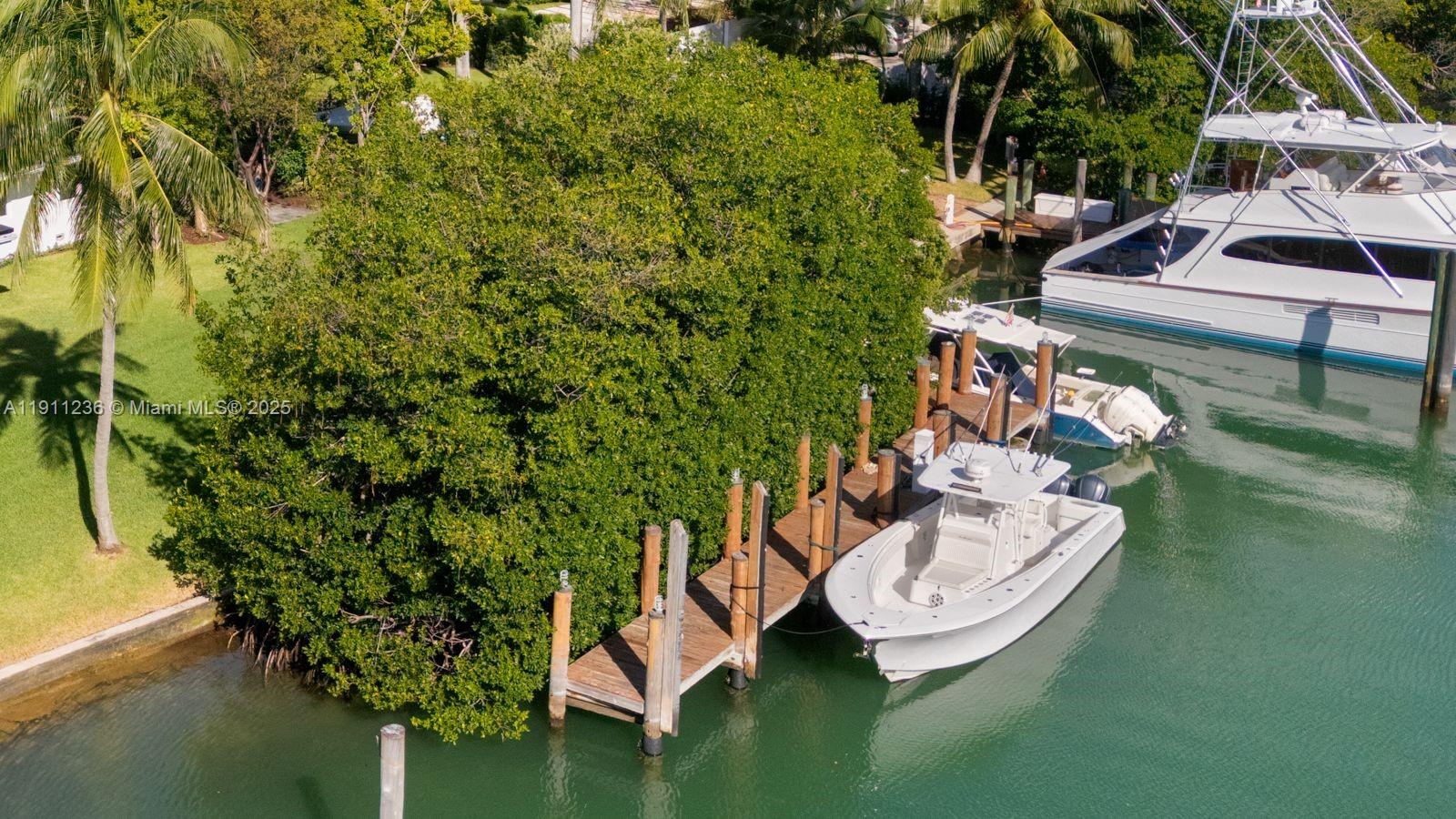 4 Harbor Pt Key Biscayne, FL 33149
