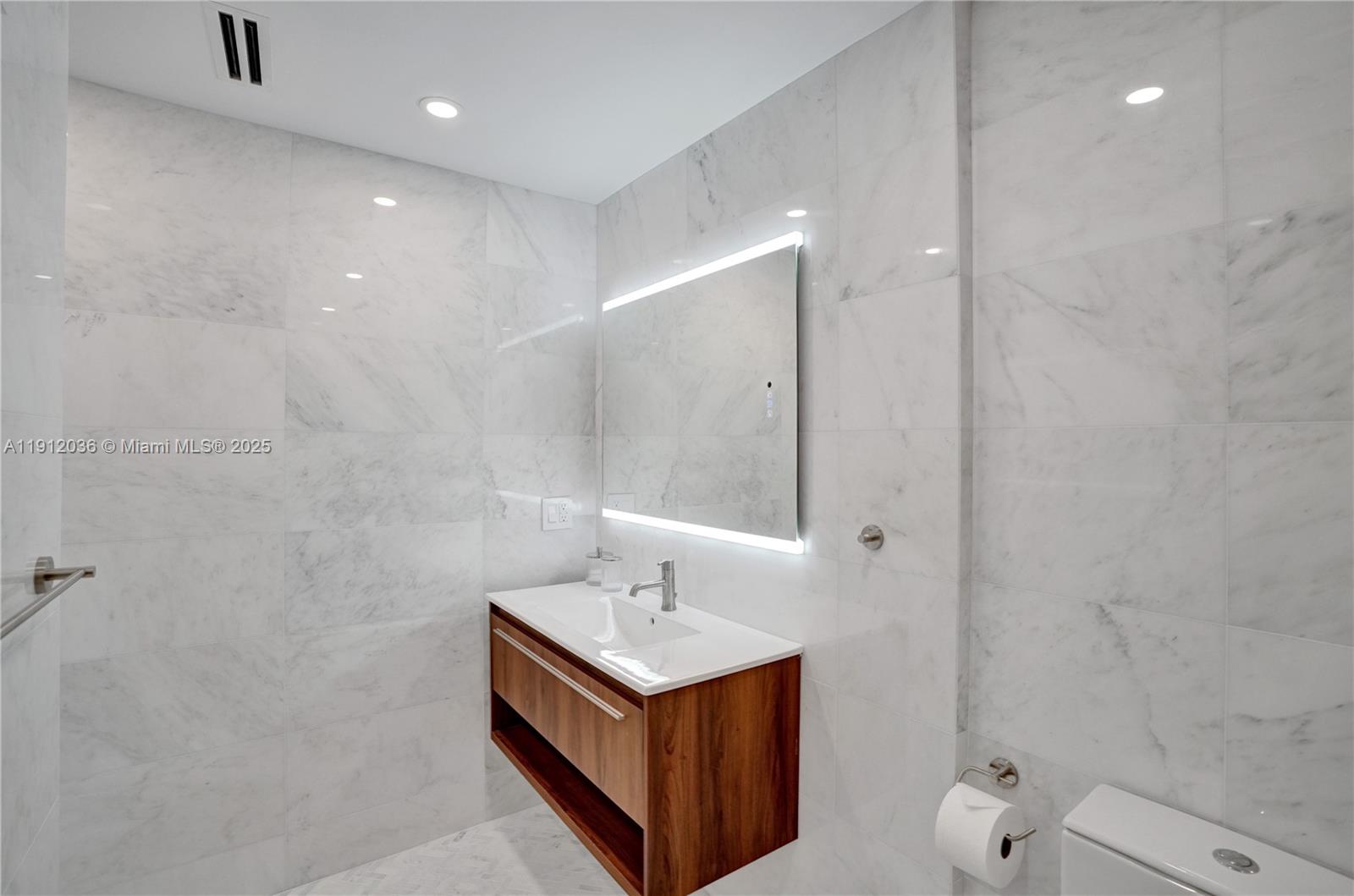 3 Island Ave #PHK Miami Beach, FL 33139