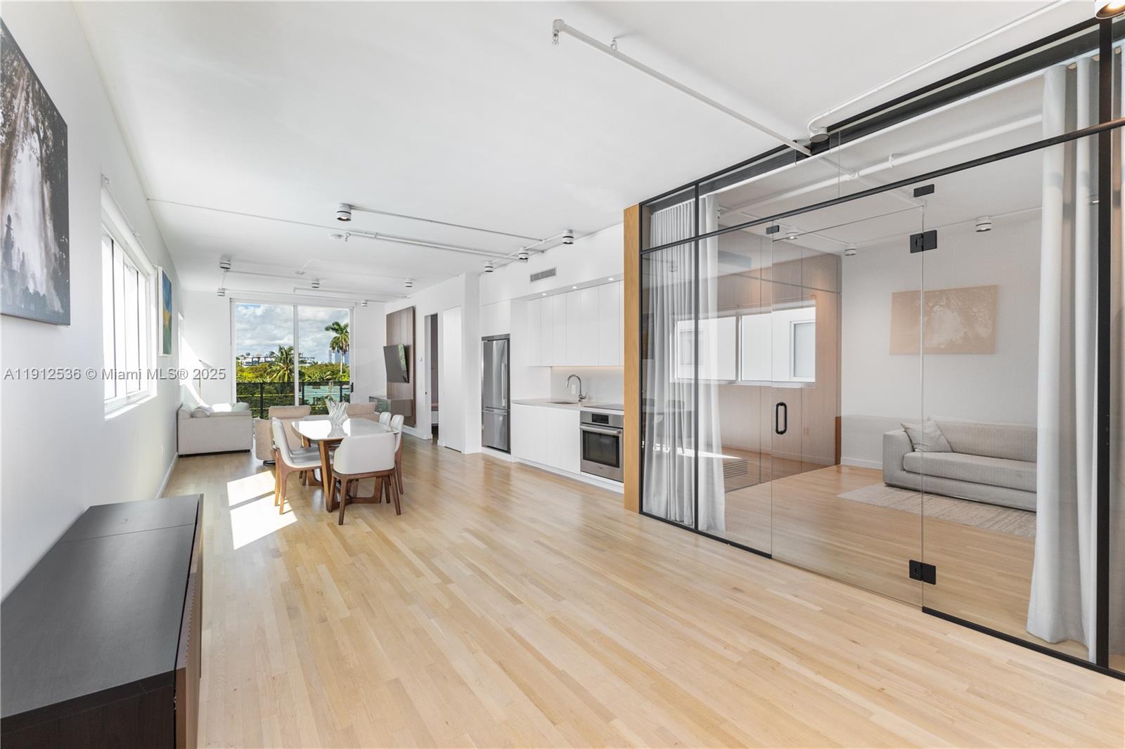 1700 Meridian Ave #406