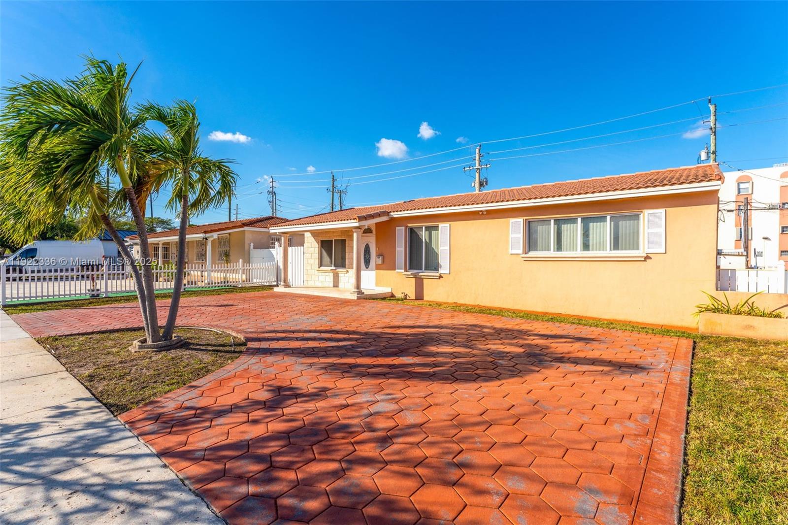 6841 SW 1st St Miami, FL 33144