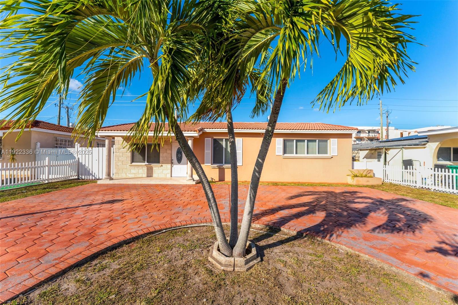 6841 SW 1st St Miami, FL 33144