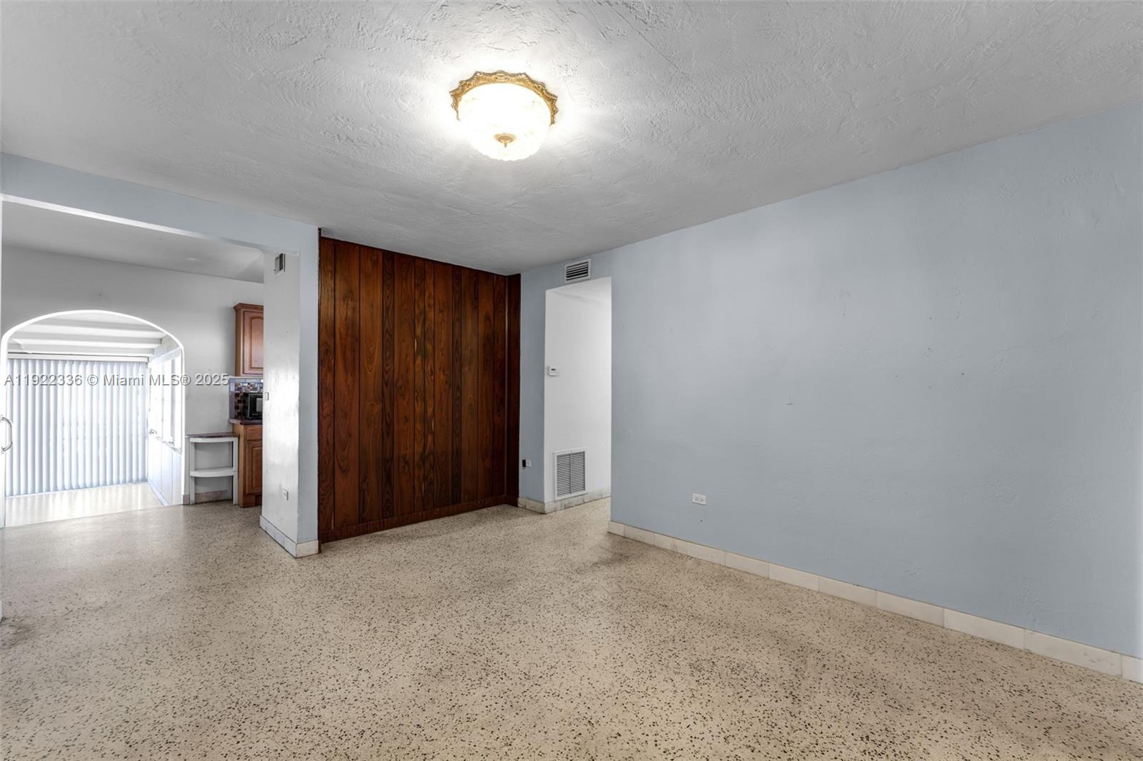 6841 SW 1st St Miami, FL 33144