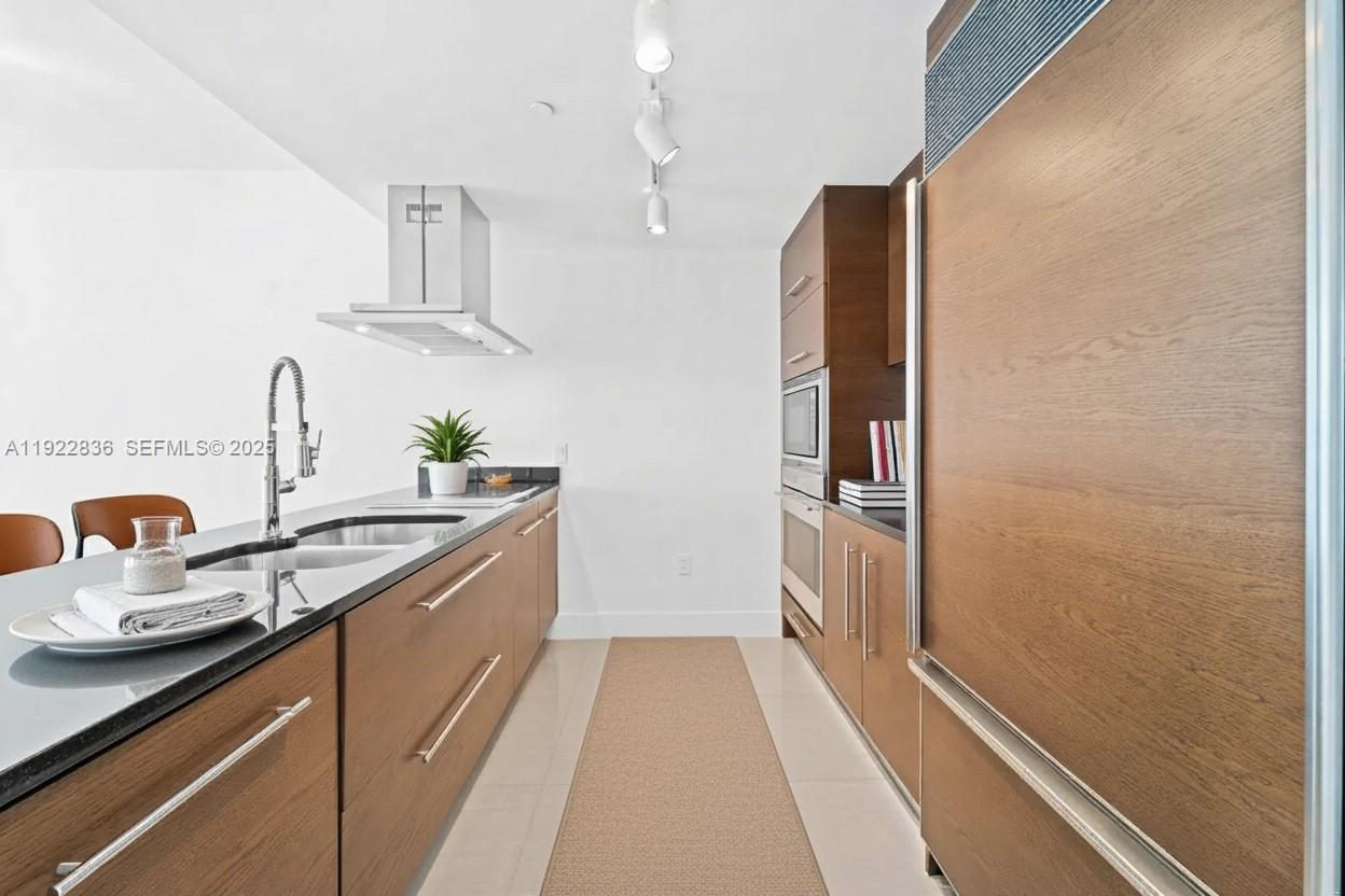 485 Brickell Ave #1907 Miami, FL 33131