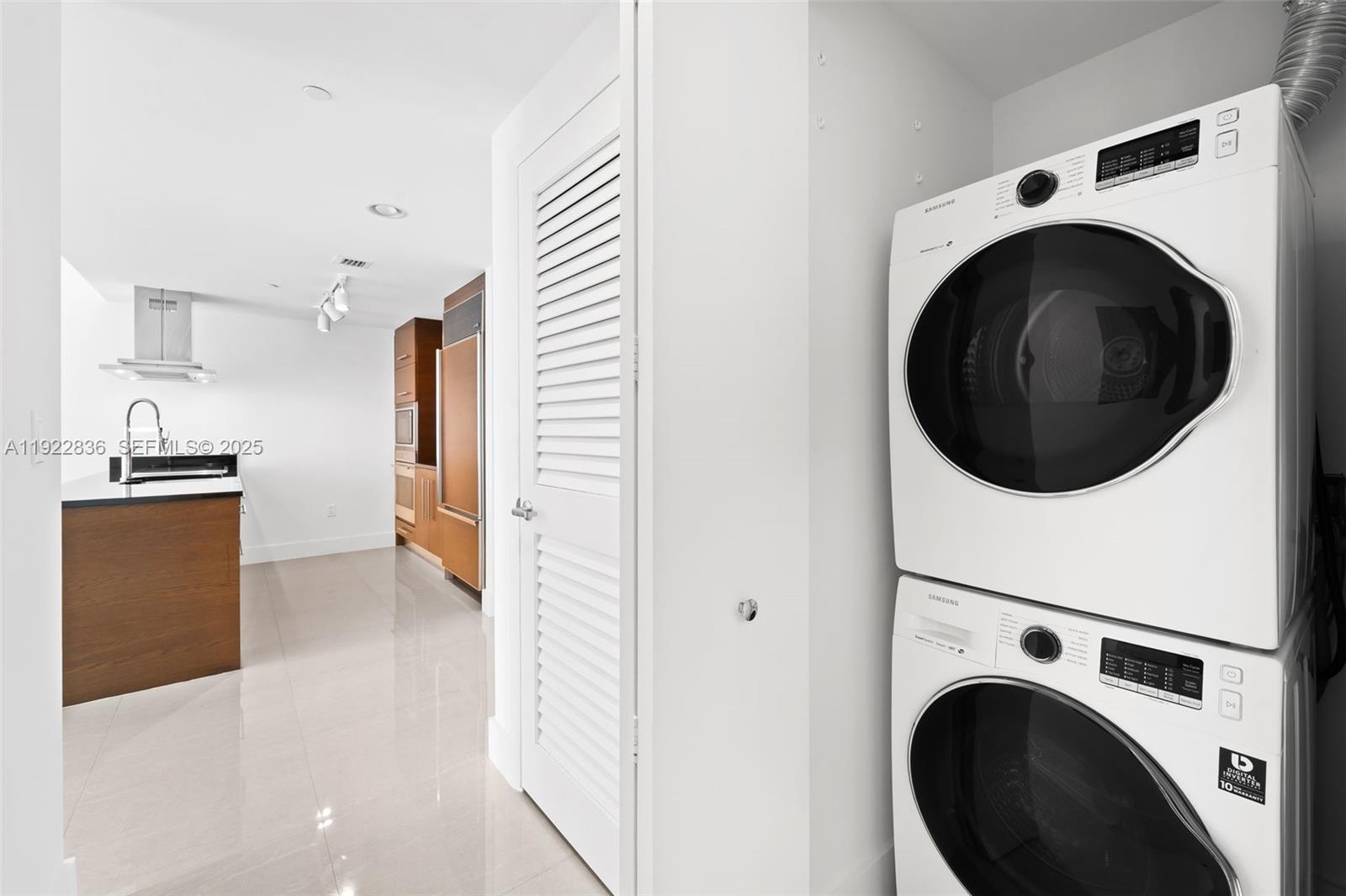 485 Brickell Ave #1907 Miami, FL 33131