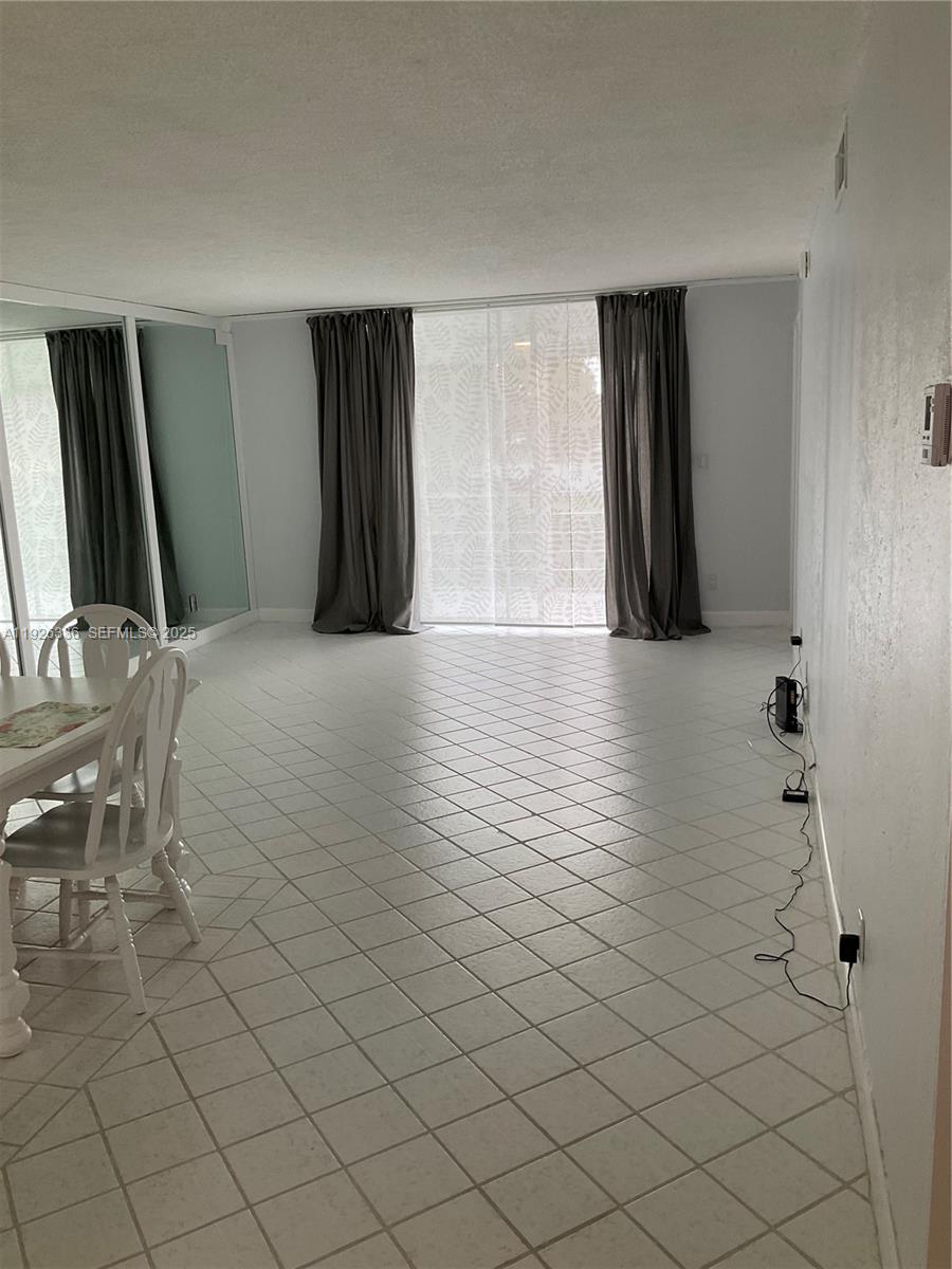 9201 Sunrise Lks Blvd #205 Sunrise, FL 33322