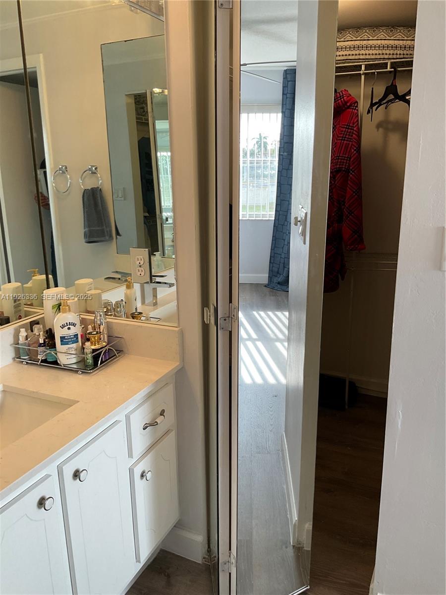 9201 Sunrise Lks Blvd #205 Sunrise, FL 33322