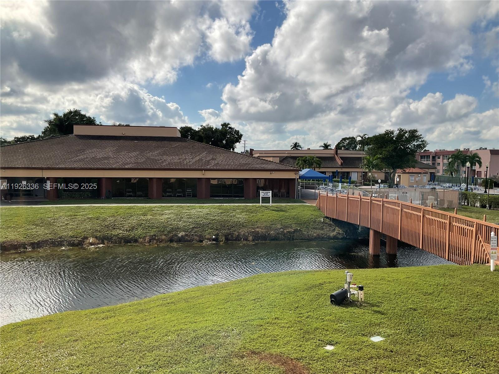 9201 Sunrise Lks Blvd #205 Sunrise, FL 33322