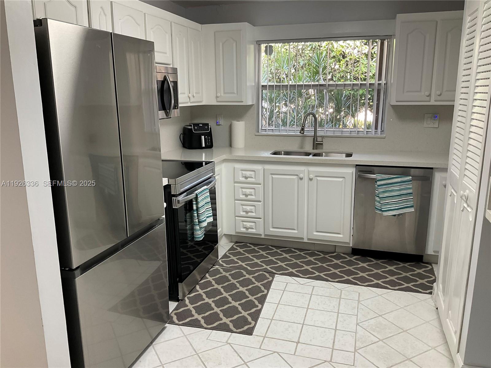 9201 Sunrise Lks Blvd #205 Sunrise, FL 33322