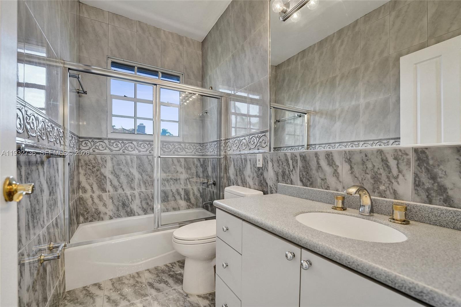 3855 Windmill Lk Rd Weston, FL 33332