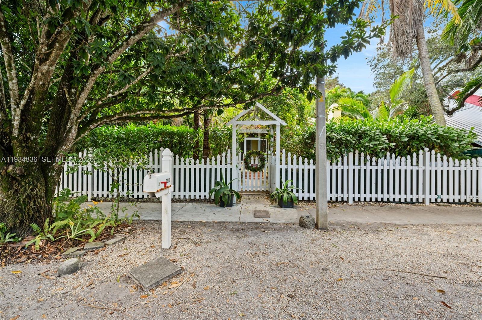 3972 Loquat Ave Miami, FL 33133