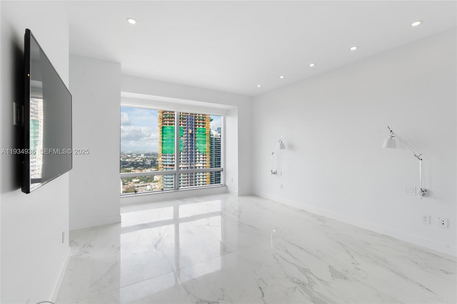 image Four Seasons Residences Miami12