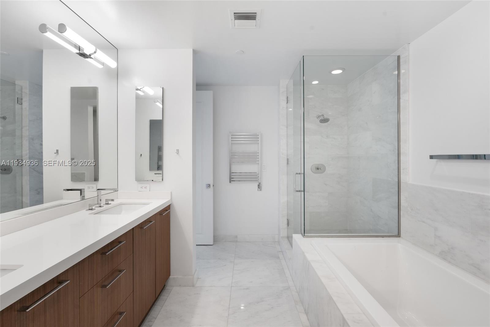 image Four Seasons Residences Miami13