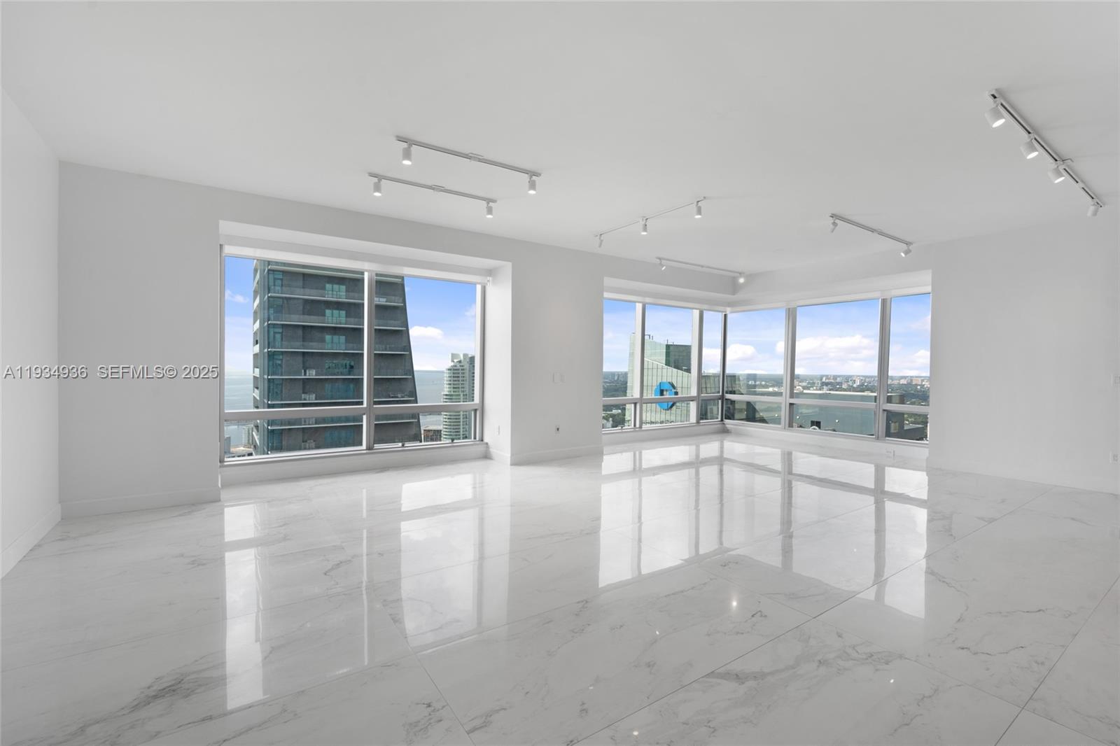 image Four Seasons Residences Miami2